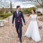Fotógrafo de bodas en Madrid - Fotografía de los novios cogidos de la mano